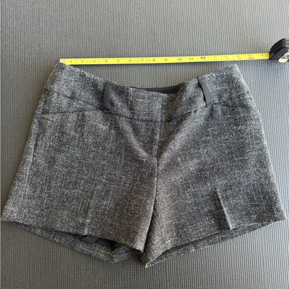 Limited shorts, drew fit, fully lined, size 6.